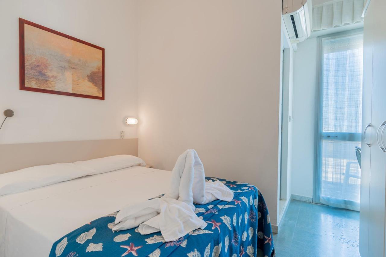 Hotel Montmartre Rimini Ngoại thất bức ảnh