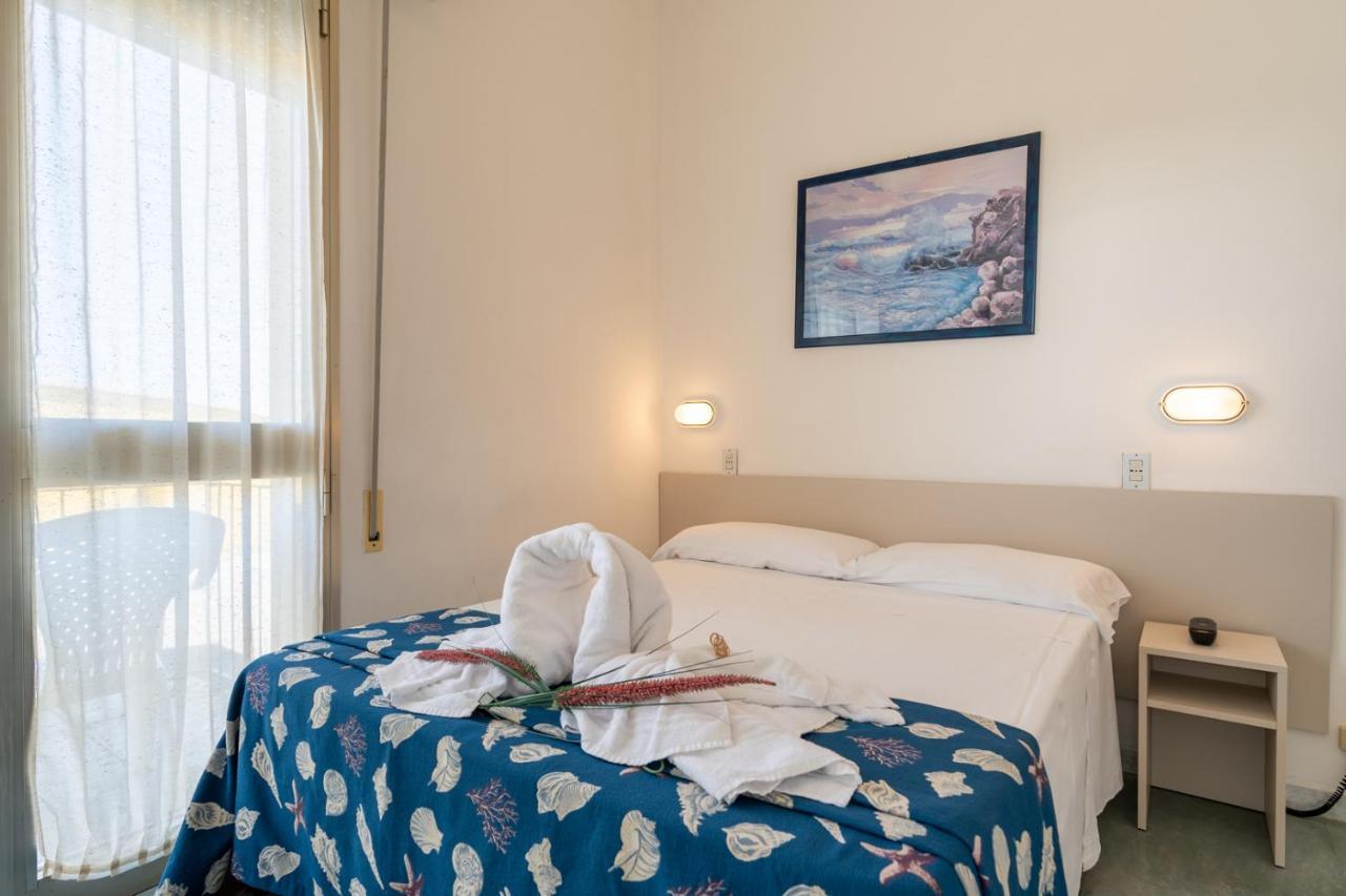 Hotel Montmartre Rimini Ngoại thất bức ảnh