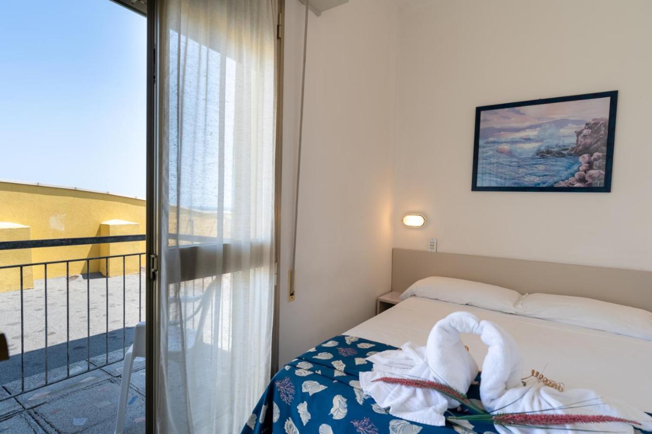 Hotel Montmartre Rimini Ngoại thất bức ảnh